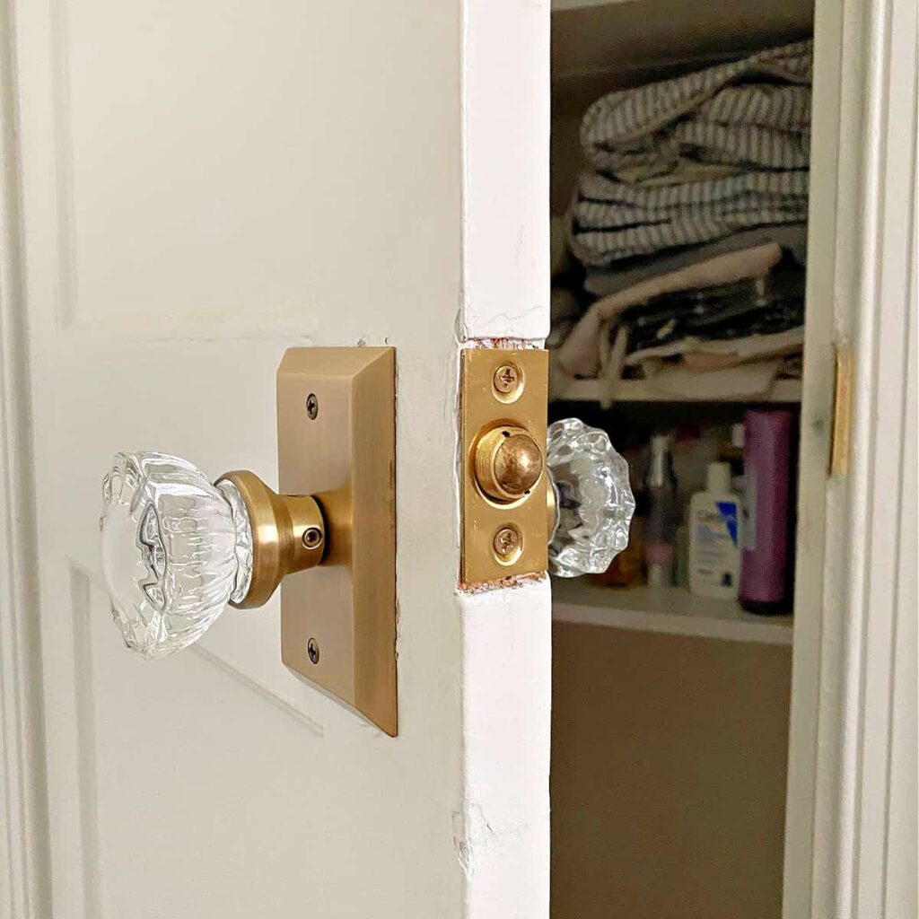 closet-door-knob-thumb